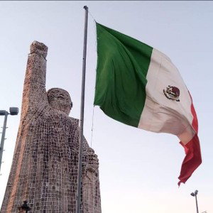 De tres colores mi bandera, 
y la cargo x donde quiera, 
soy nacido en esta tierra, 
estoy dispuestos a luchar en la gue