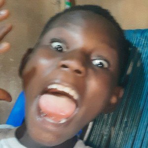                  intro
eehh ne ni famaaaaaah
 e ni fama Teri djoukou e ni fama
                 
couplé
n'ma n'a miri ko