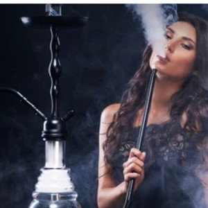 Ella quiere vape y  hooka 
