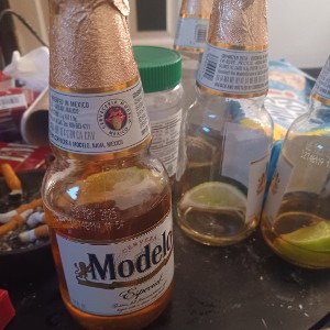 Ice cold Modelo with the lime