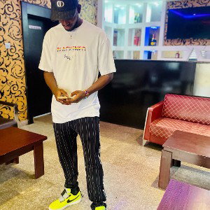 Avin Yung Money over everything mp3 