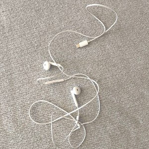 Mereces que grabe con esos cascos. 