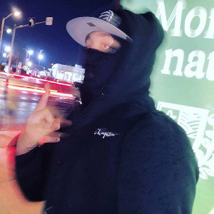 got bare bitches on the scene
