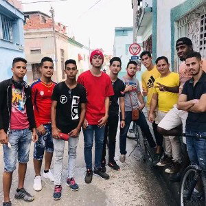 ANDAMOS CON DIOS- LEO MC FT OTROS ARTISTAS 