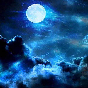 La veo pasar por la noche 🌕