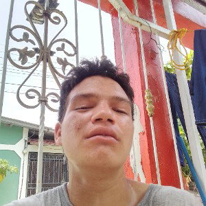a nadie le causo molestia solo voy a salir con unos amigos no te pongas violenta no vayas a buscarme porque voy para una
