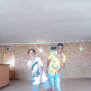 AKA BOY GETTING ROBED BY GIRL 