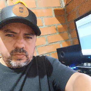 Un tigre acecha 