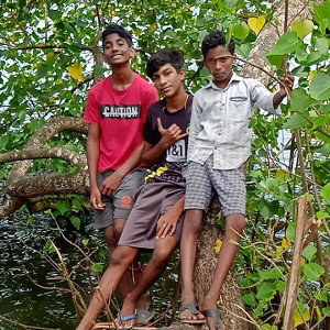 chill with tha hood