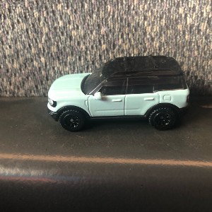 Gimel Resh - SUV