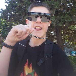 я пегал    при  девчёнке