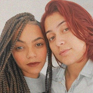 Vem Cá  - Camilla Red