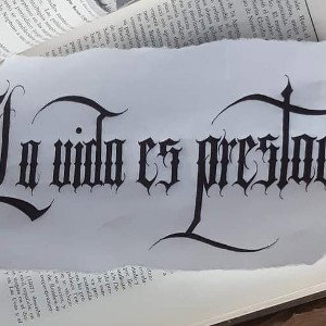 escucho voses