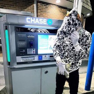 A hundred💸