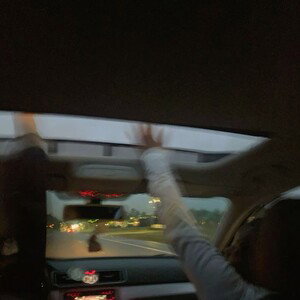 Bailando & Brillando,En el techo del coche