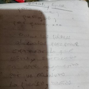 quiero escuchar pero me apagan al hablan cosa raras pasan sin pensar...