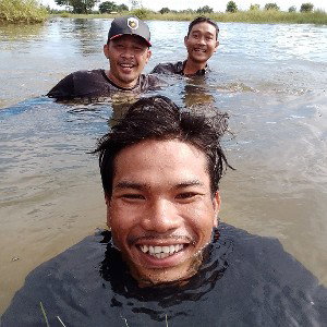សន