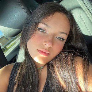 Lonely Girl 🧚🏻‍♀️