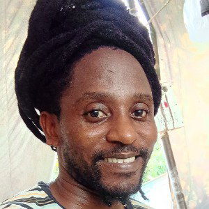 Niko mbali by Zinga lao 