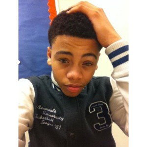 TAYNOWNICE(i’m dancing in my room swinging my feet