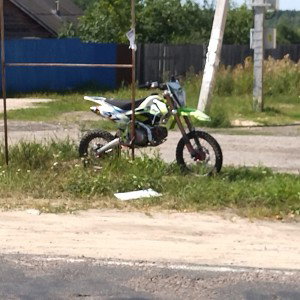 лил баб позади меня