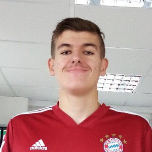 Sandro muss Fifa 22 üben 