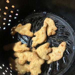 Chicky nuggies with chic fil a sauce 