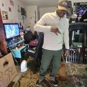 I rather chill by my dam self..(live freestyle)
