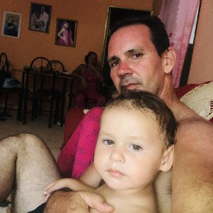 El te ama