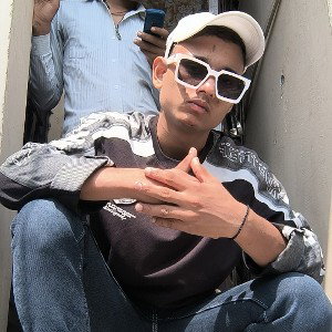 Kaun hai tere haath like bro 