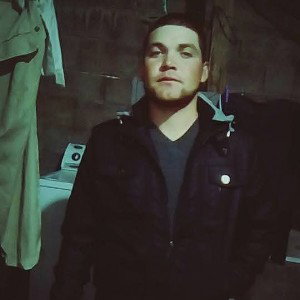 abranse a un lado por qué ya llegué bastardos solo  sirven para estorbos   quieres dirijir el barco lo mas triste de tod