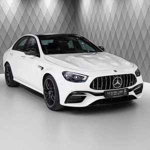 Móntate en mi Mercedes Benz