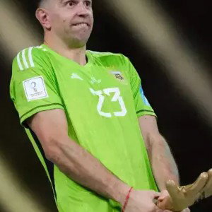 Emiliano joue au raciste on va voir