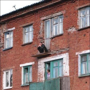 Смотрящий с балкона