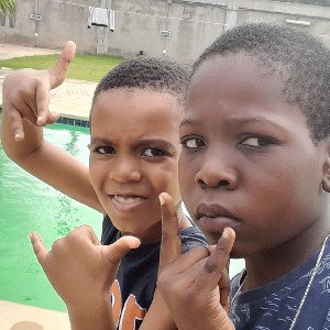 Hl gamer ft & Wayzer Cai 