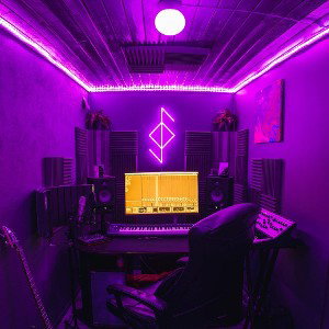 In the studio😡😡😡