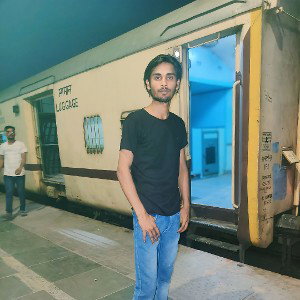 16 sal ki umra mein har chij Kiya main abhi banna hai khud ke hi dam per hi gana hilana hai pura UP Bihar ko