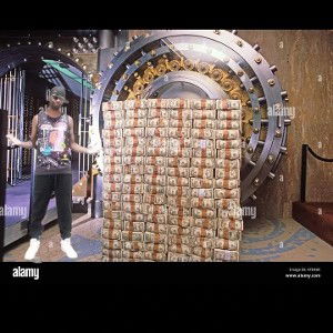 UPTOWN B. FT YOUNG TREY-Bag chasin 