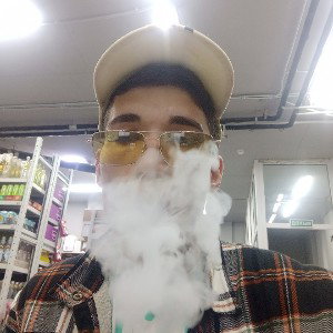 Кто вы, где вы,
Вас не вижу, вас не слышу
Детский батл, вижу забор
Лечу через крышу
Пау пау пау, не то не пушка
Разряжен