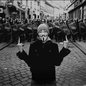 MITTELFINGER NACH OBEN