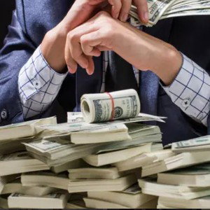 Look, I’m rich
Gettin paid
So yea I’m
The man now
While you down
On your knees
And you wait
For handouts
All them things