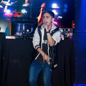#8 "SOY YO "(VIDEOCLIP OFICIAL) Mc Charly ( álbum En mi Mundo)