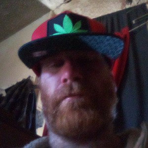 Red on the hed like the hears on my buds