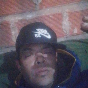 brillando en la tierra el carrusel gira y gira la rueda en el aire  viaja a mundos de mentiras envueltos en el pecado ho