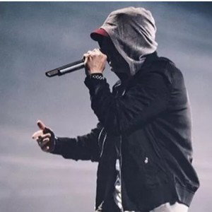 Это мой первый трек
на площадке Rap Fame
Я пока не Dr.DRE
В беспощадной Rap Game!
Но могу сделать не хуже,
даже, чем Oxx