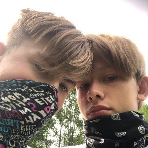 грустный