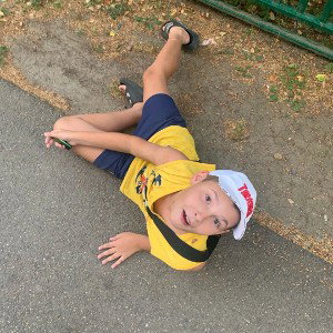 жируха в стрингах