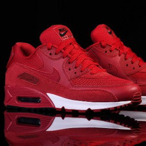 Rote Nikes