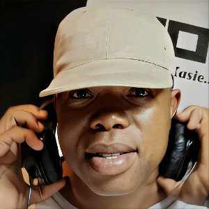 Izandla Emoyeni(freestyle) Hands up in da Air