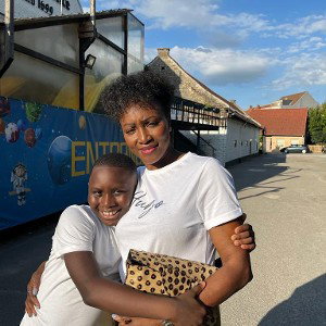 merci maman merci senjeur pour tous ce que vous maven aporte aujourdhui je suis benis et jespere que ma families Sera be
